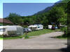 Apart veldje naast de camping